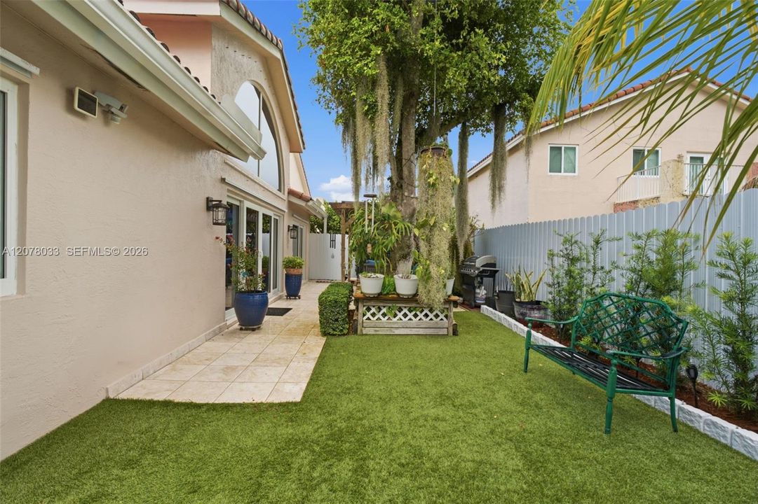 En Venta: $687,000 (3 camas, 2 baños, 1905 Pies cuadrados)