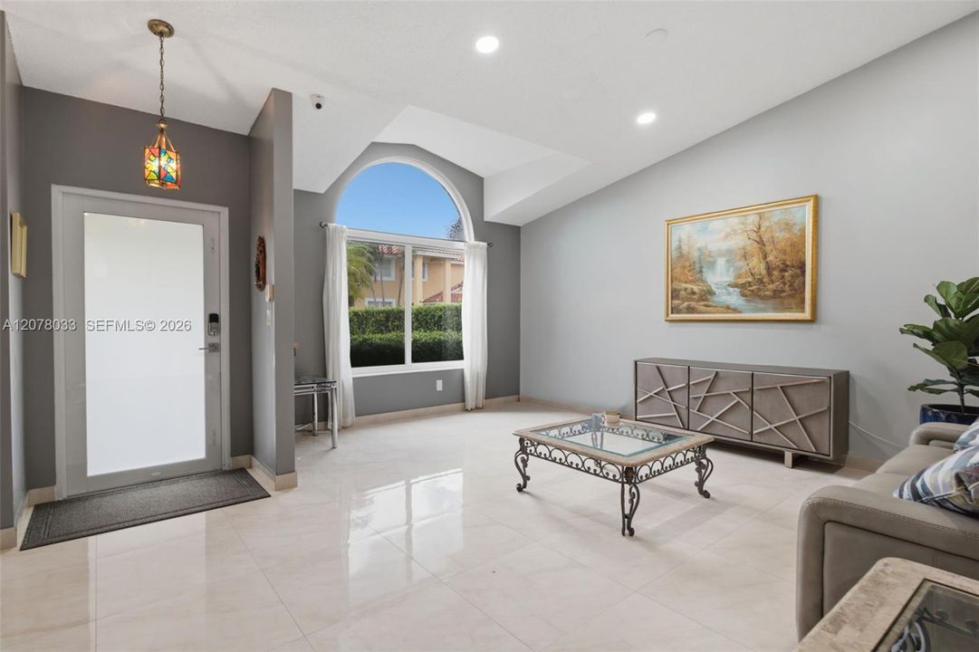 En Venta: $687,000 (3 camas, 2 baños, 1905 Pies cuadrados)