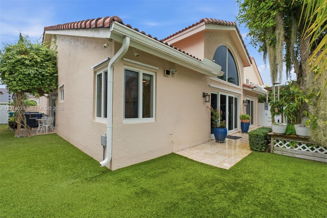 En Venta: $687,000 (3 camas, 2 baños, 1905 Pies cuadrados)