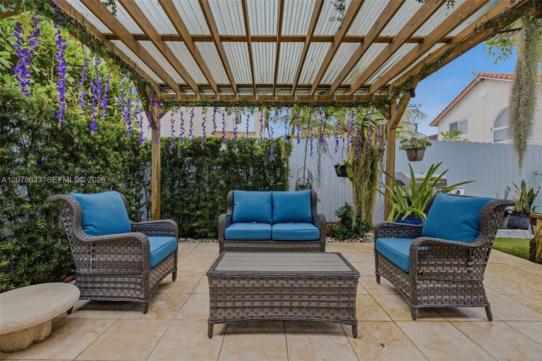 En Venta: $687,000 (3 camas, 2 baños, 1905 Pies cuadrados)