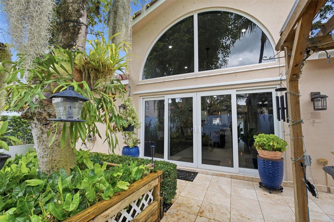 En Venta: $687,000 (3 camas, 2 baños, 1905 Pies cuadrados)