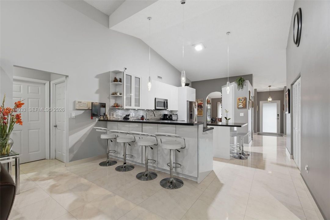 En Venta: $687,000 (3 camas, 2 baños, 1905 Pies cuadrados)