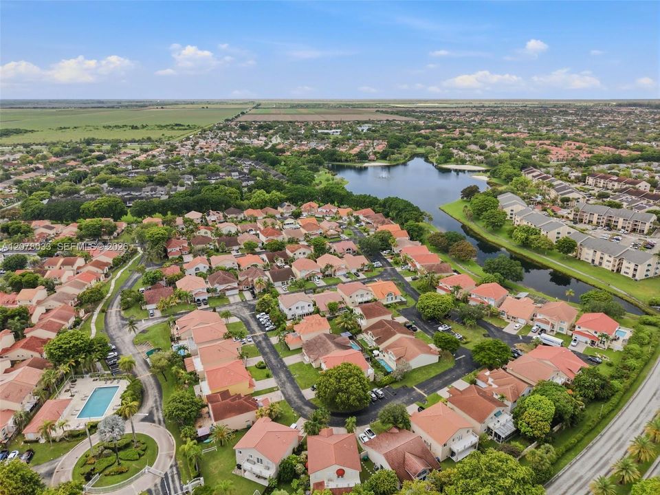 En Venta: $687,000 (3 camas, 2 baños, 1905 Pies cuadrados)