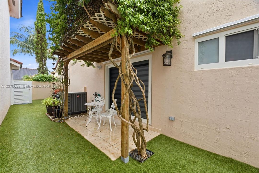 En Venta: $687,000 (3 camas, 2 baños, 1905 Pies cuadrados)