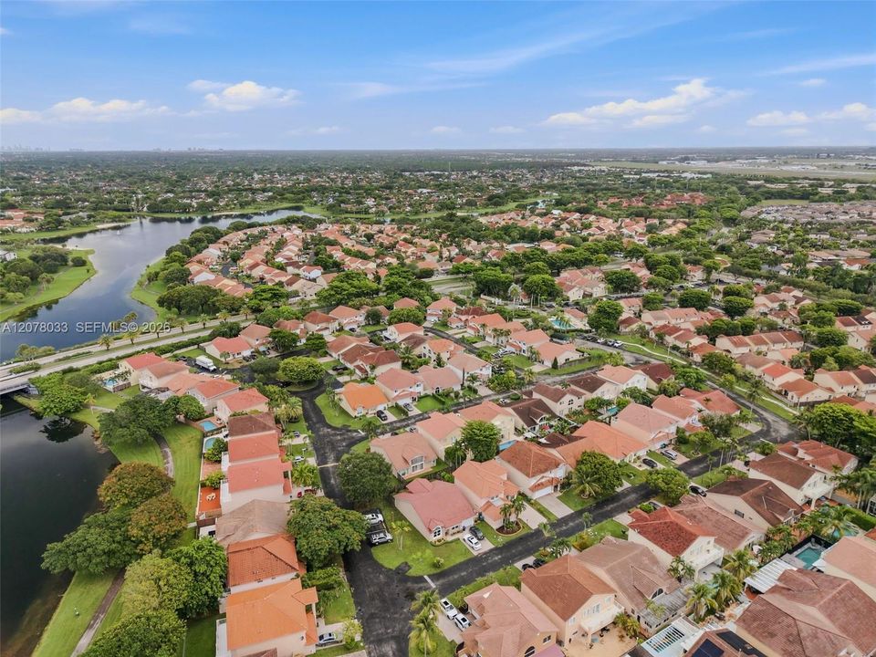 En Venta: $687,000 (3 camas, 2 baños, 1905 Pies cuadrados)