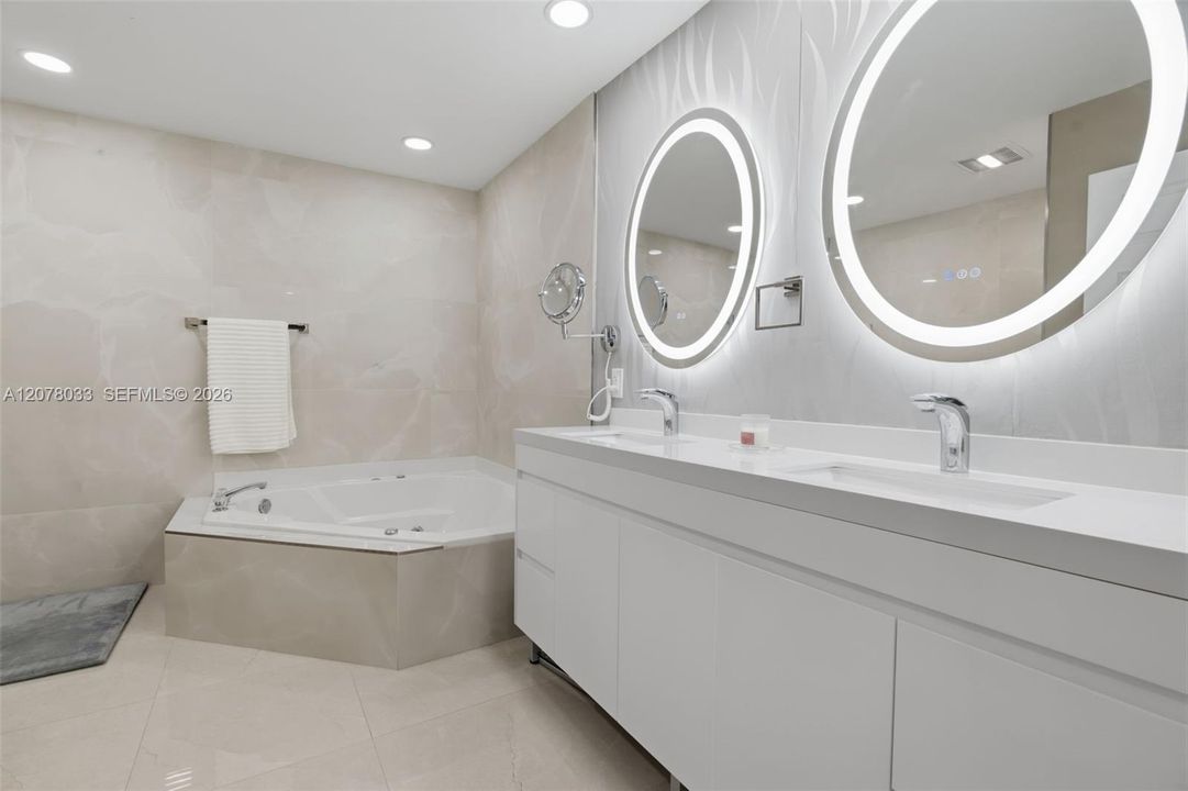 En Venta: $687,000 (3 camas, 2 baños, 1905 Pies cuadrados)