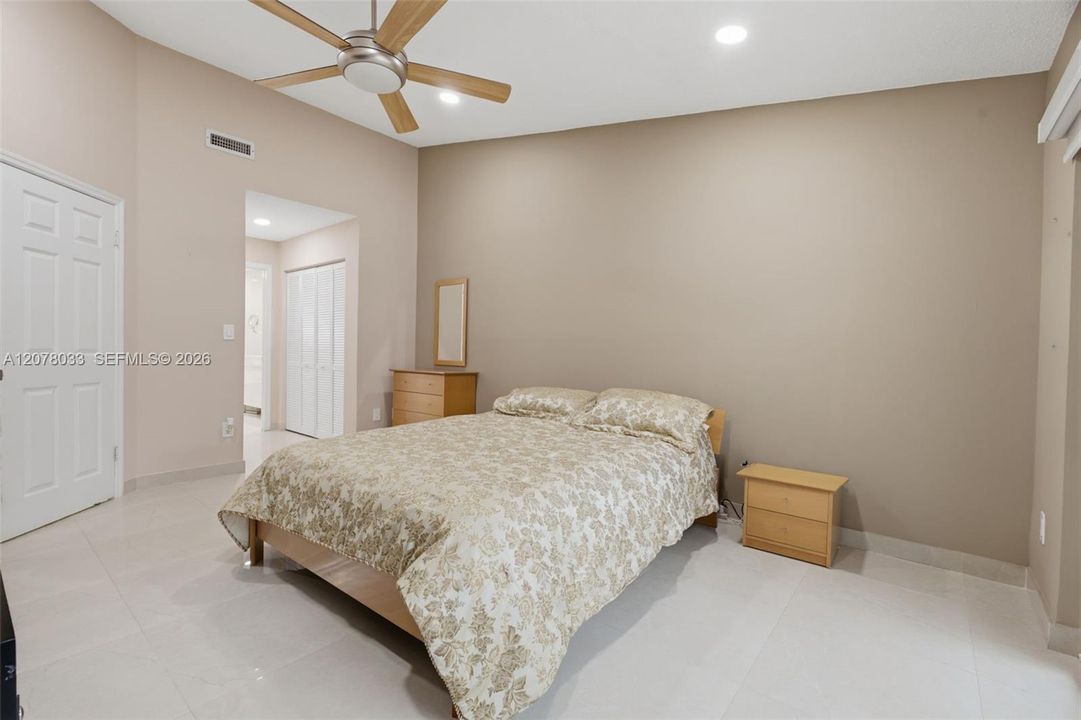 En Venta: $687,000 (3 camas, 2 baños, 1905 Pies cuadrados)