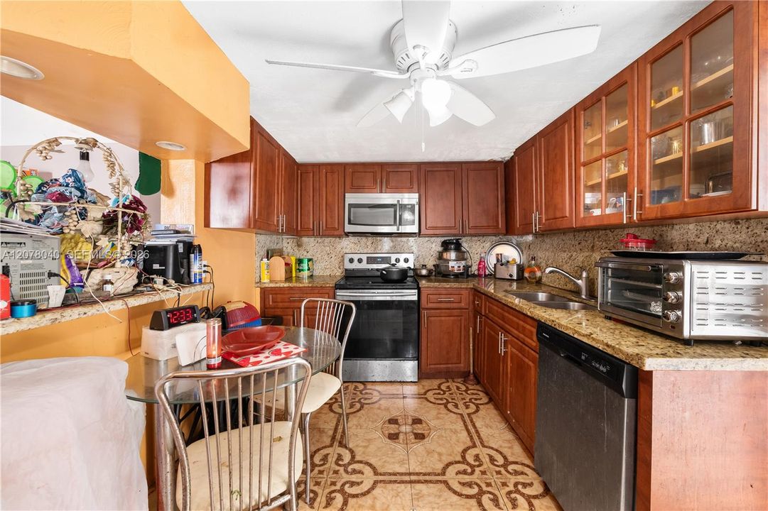 En Venta: $400,000 (2 camas, 1 baños, 833 Pies cuadrados)