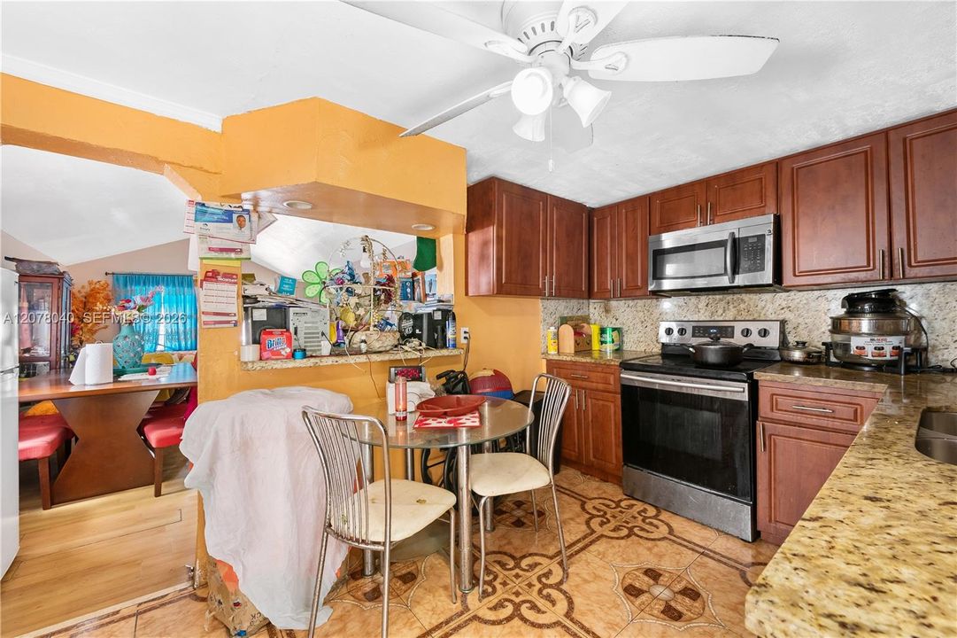 En Venta: $400,000 (2 camas, 1 baños, 833 Pies cuadrados)