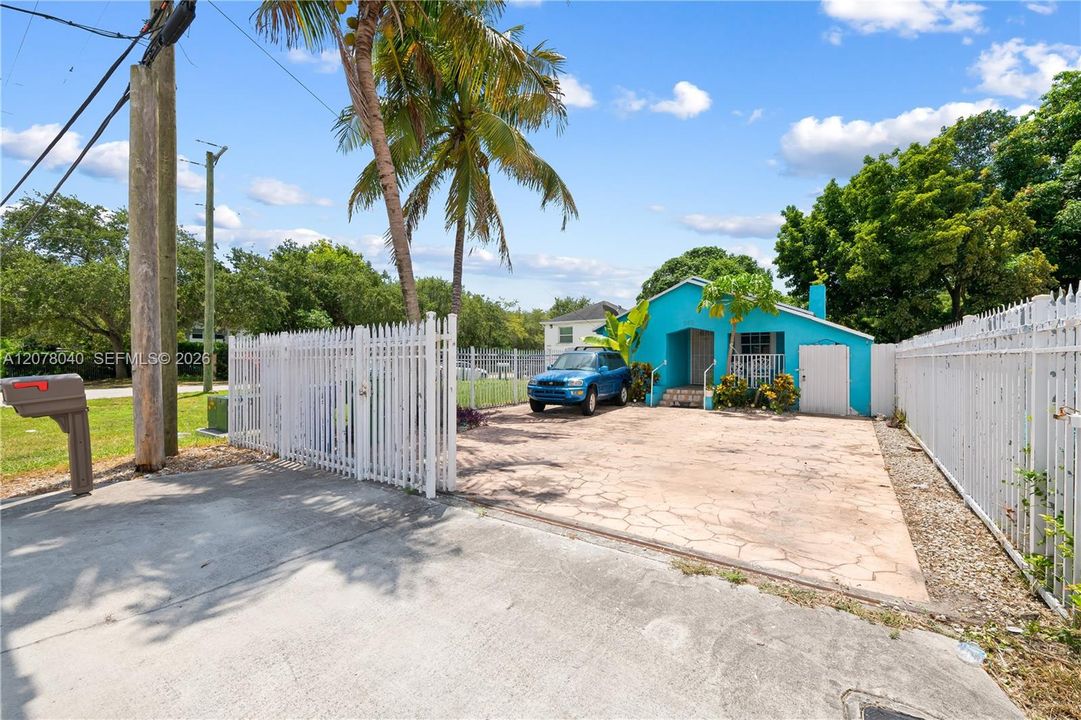 En Venta: $400,000 (2 camas, 1 baños, 833 Pies cuadrados)