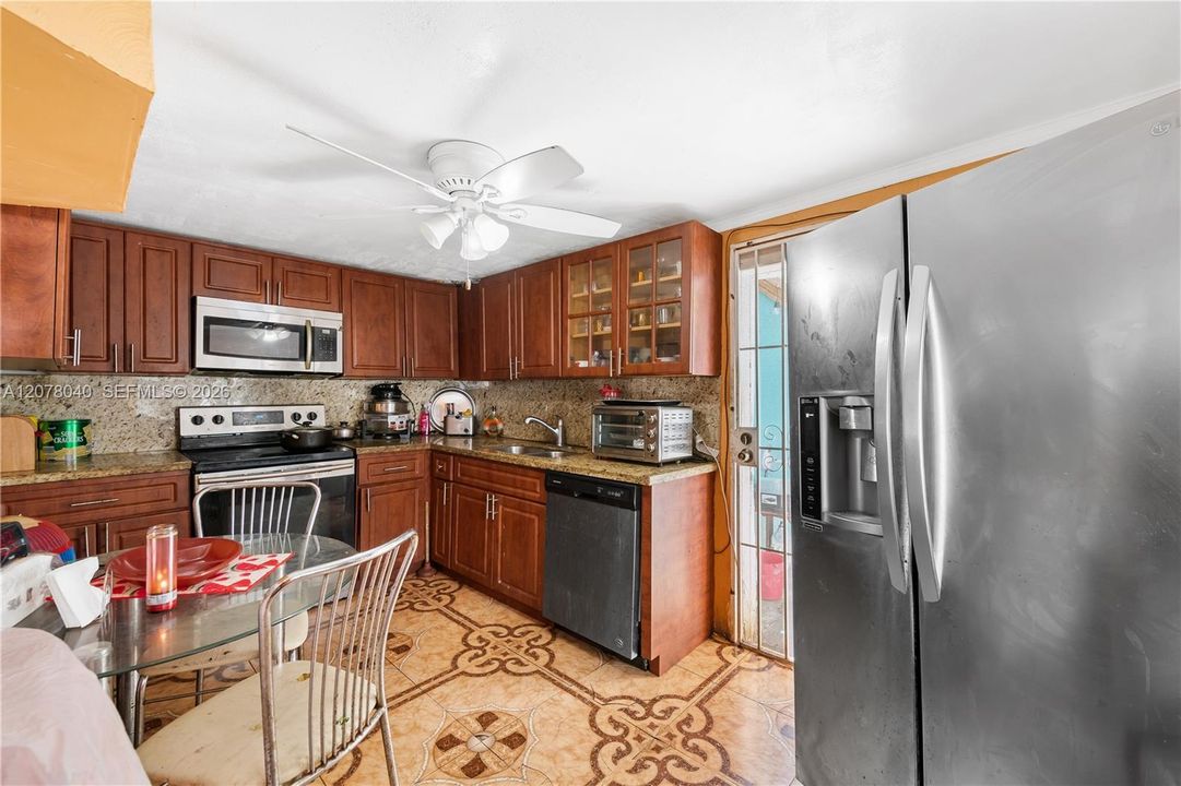 En Venta: $400,000 (2 camas, 1 baños, 833 Pies cuadrados)