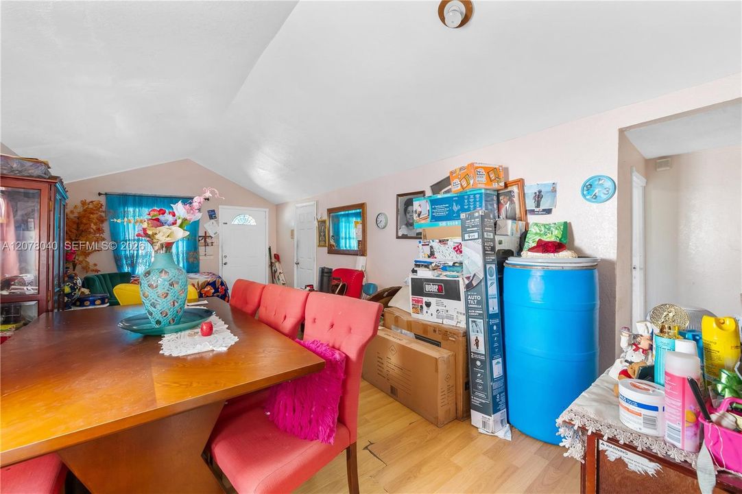 En Venta: $400,000 (2 camas, 1 baños, 833 Pies cuadrados)