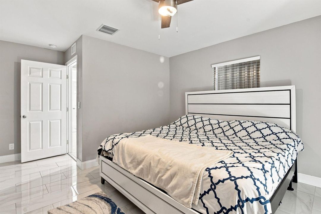 22-web-or-mls-1217%20W%2032nd%20St%20%28