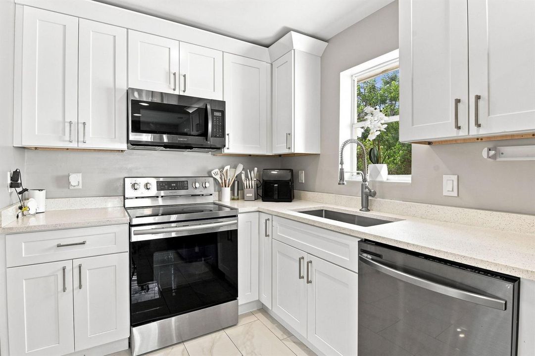13-web-or-mls-1217%20W%2032nd%20St%20%28