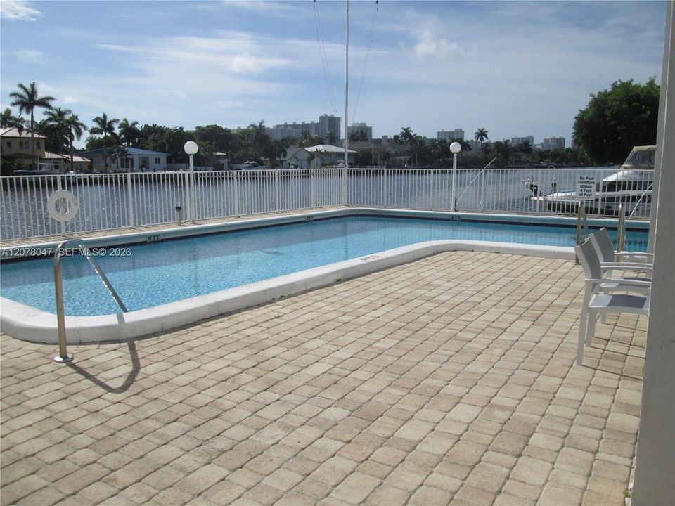 For Rent: $2,750 (2 beds, 2 baths, 1400 Square Feet)