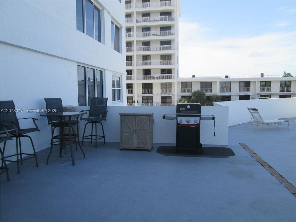 4th floor barbeque area