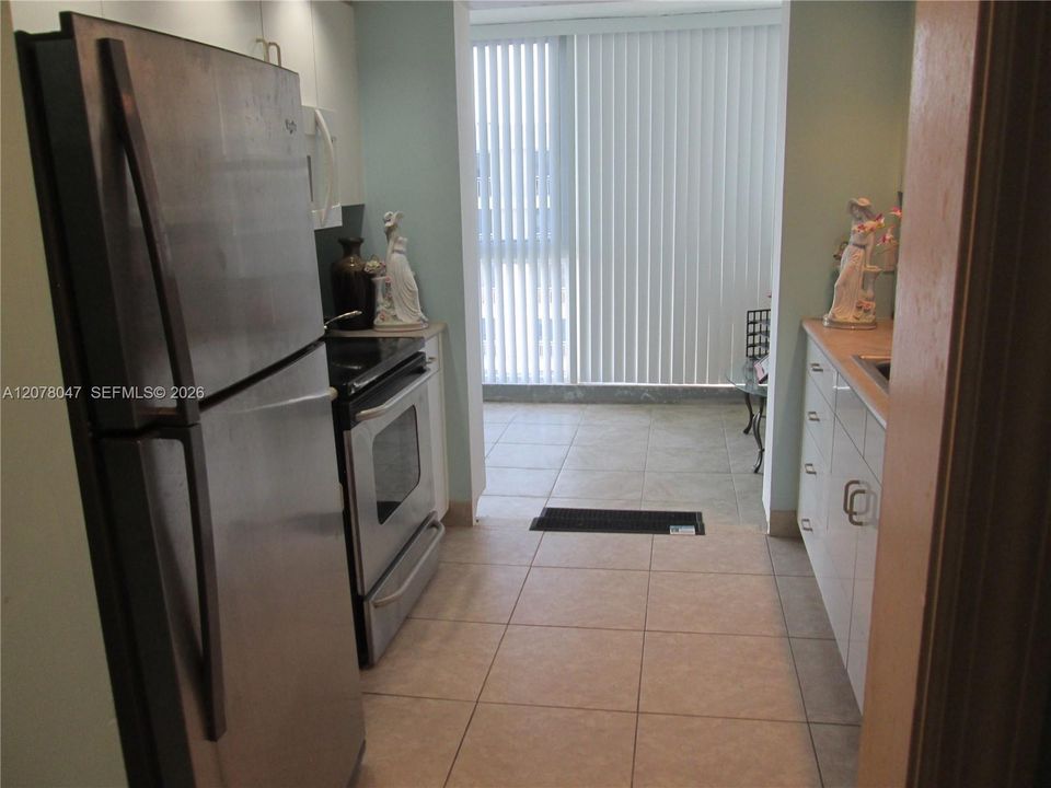 For Rent: $2,750 (2 beds, 2 baths, 1400 Square Feet)