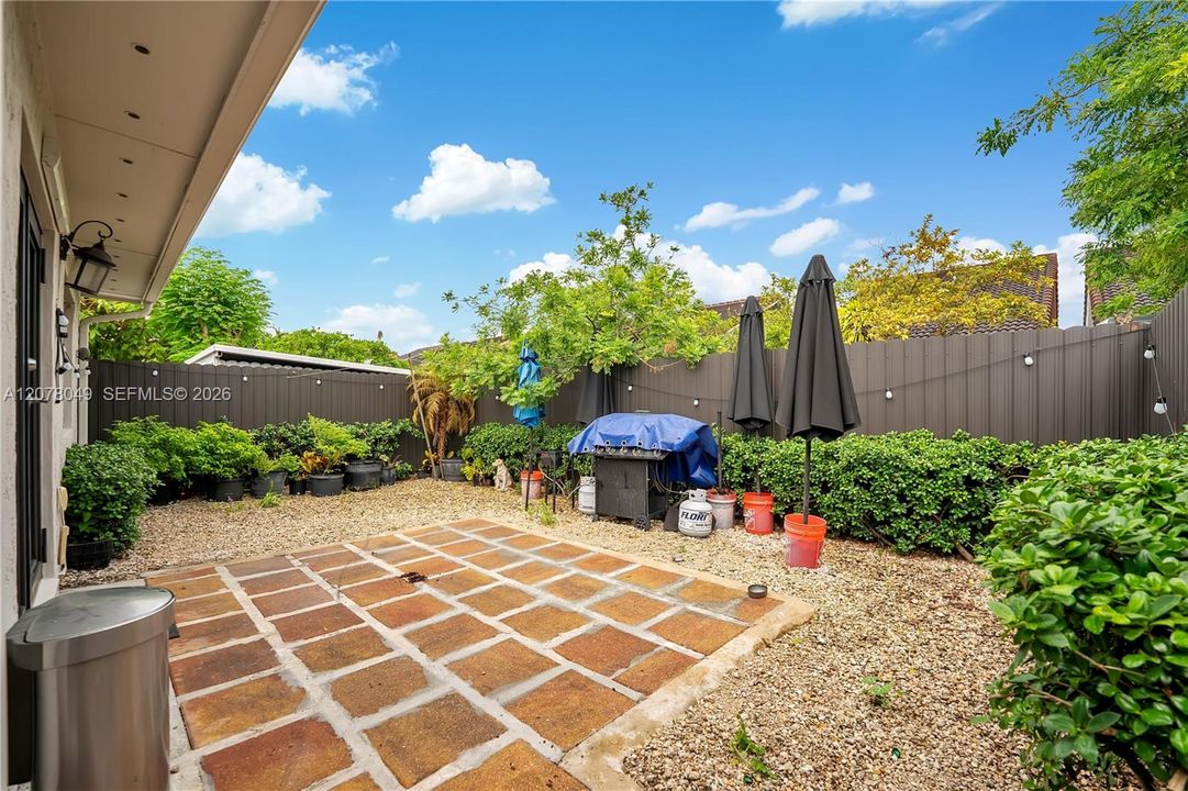 For Sale: $550,000 (3 beds, 2 baths, 1574 Square Feet)