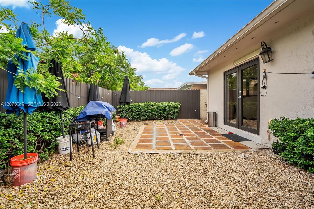 For Sale: $550,000 (3 beds, 2 baths, 1574 Square Feet)