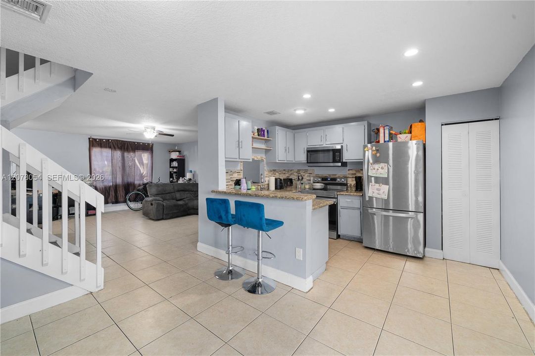 En Venta: $325,000 (2 camas, 2 baños, 1320 Pies cuadrados)