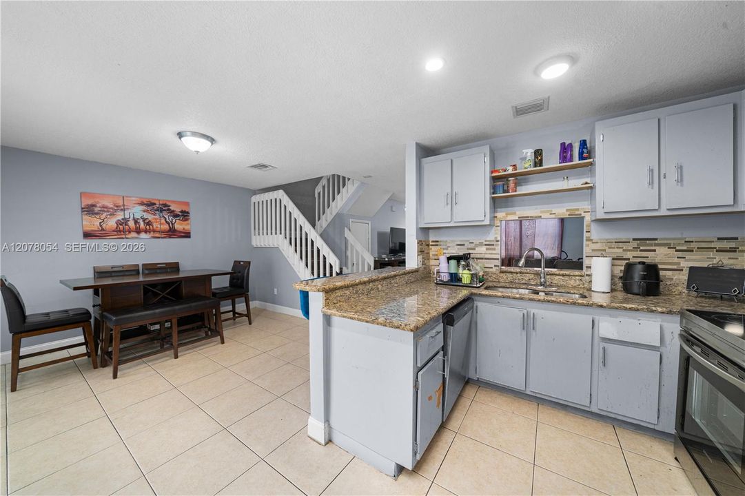 En Venta: $325,000 (2 camas, 2 baños, 1320 Pies cuadrados)