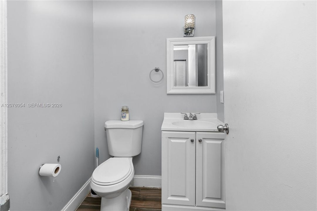 En Venta: $325,000 (2 camas, 2 baños, 1320 Pies cuadrados)
