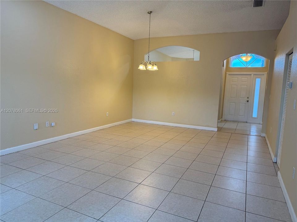 For Rent: $3,150 (3 beds, 2 baths, 1234 Square Feet)
