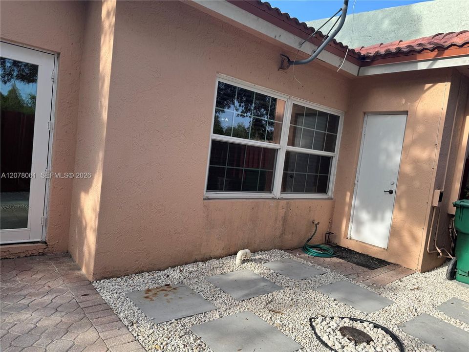 For Rent: $3,150 (3 beds, 2 baths, 1234 Square Feet)