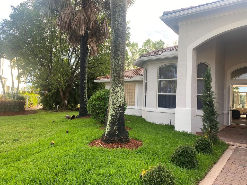 For Rent: $11,000 (6 beds, 5 baths, 4687 Square Feet)