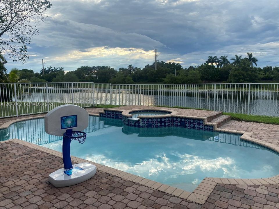 For Rent: $11,000 (6 beds, 5 baths, 4687 Square Feet)