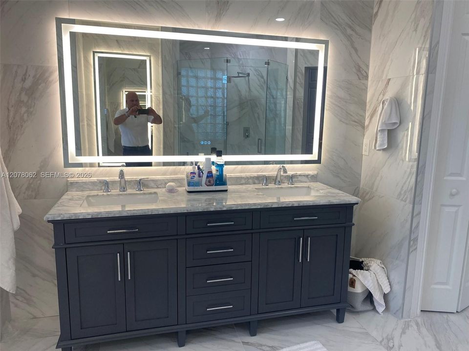 For Rent: $11,000 (6 beds, 5 baths, 4687 Square Feet)