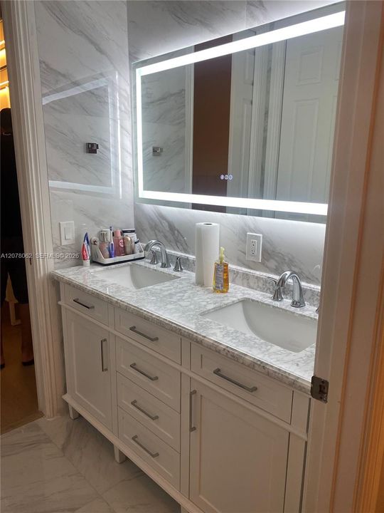 For Rent: $11,000 (6 beds, 5 baths, 4687 Square Feet)