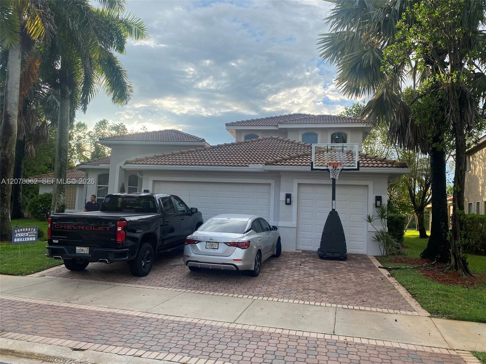 For Rent: $11,000 (6 beds, 5 baths, 4687 Square Feet)