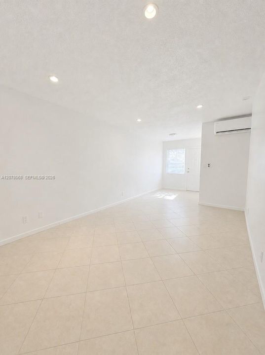 For Rent: $1,700 (1 beds, 1 baths, 2887 Square Feet)
