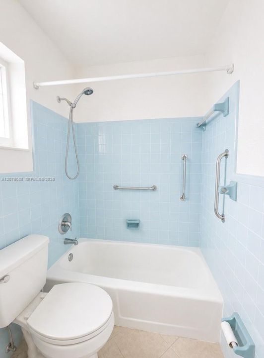 For Rent: $1,700 (1 beds, 1 baths, 2887 Square Feet)