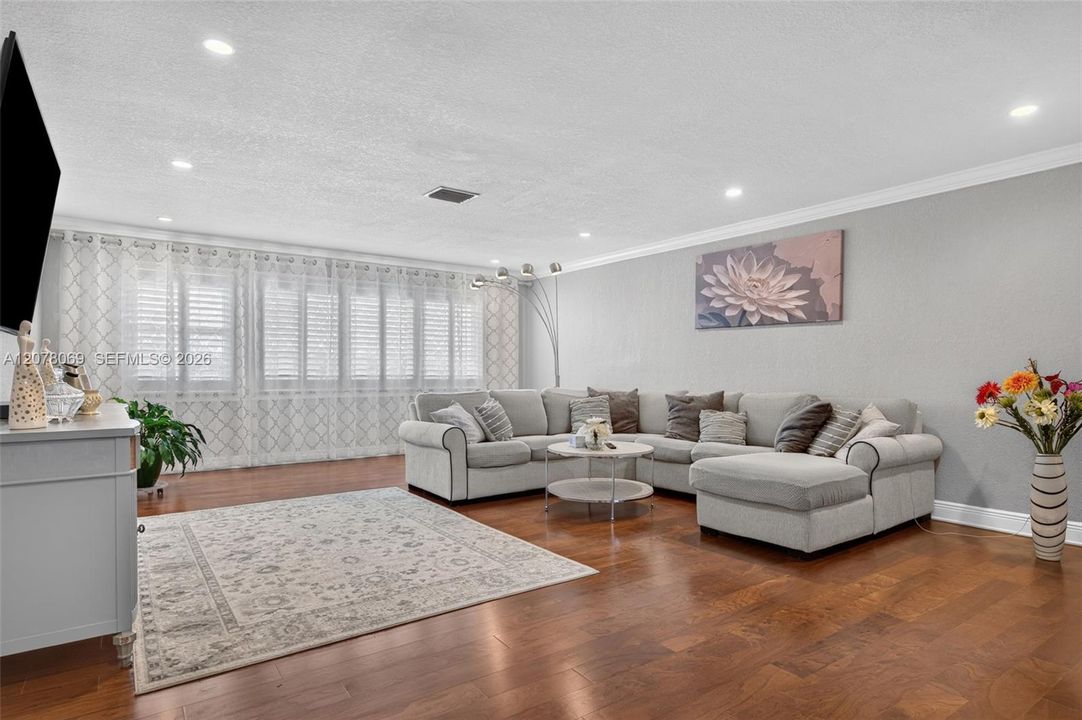 For Sale: $359,000 (3 beds, 2 baths, 1700 Square Feet)