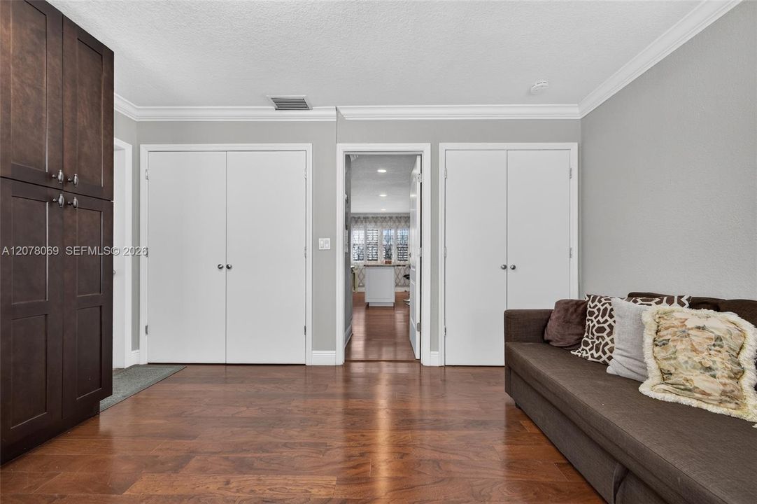 For Sale: $359,000 (3 beds, 2 baths, 1700 Square Feet)