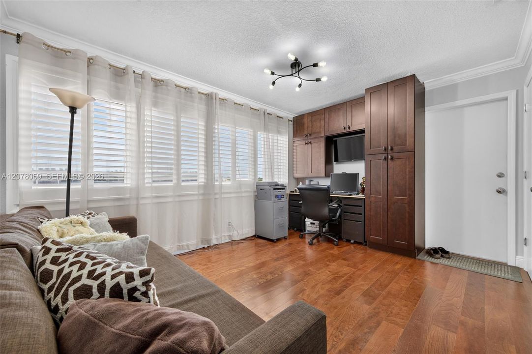 For Sale: $359,000 (3 beds, 2 baths, 1700 Square Feet)