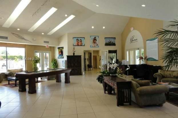 For Rent: $1,825 (2 beds, 2 baths, 904 Square Feet)