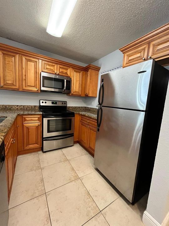 For Rent: $1,825 (2 beds, 2 baths, 904 Square Feet)