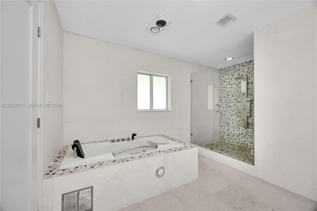 For Rent: $23,500 (5 beds, 5 baths, 4336 Square Feet)