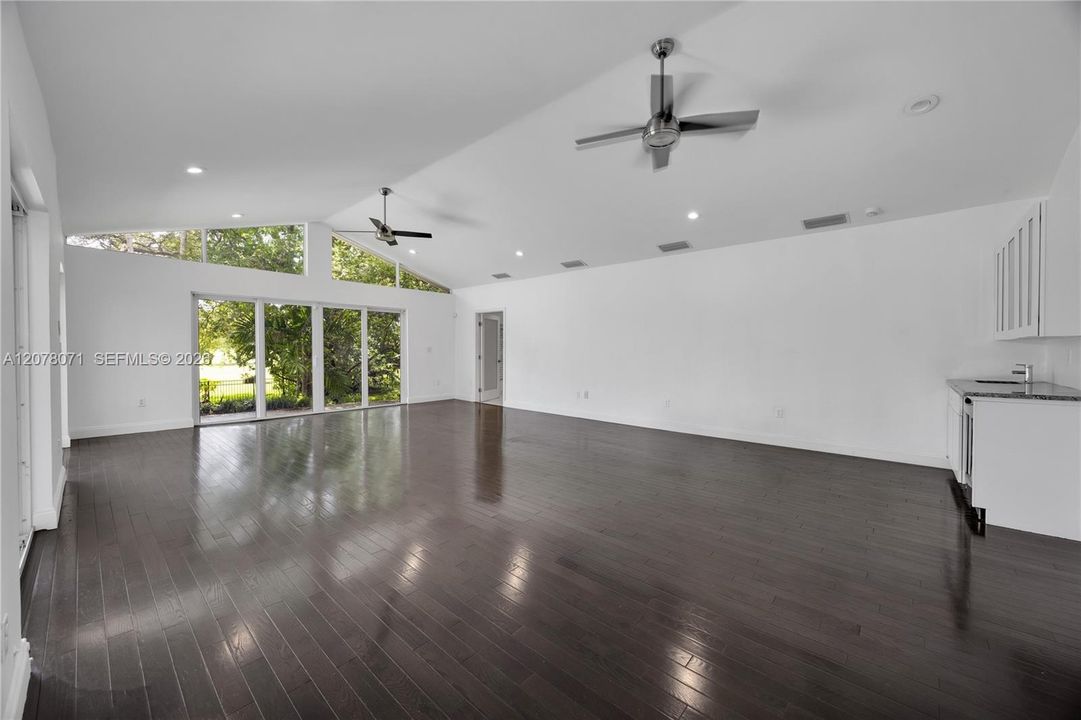 For Rent: $23,500 (5 beds, 5 baths, 4336 Square Feet)