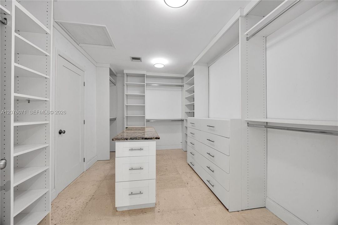For Rent: $23,500 (5 beds, 5 baths, 4336 Square Feet)