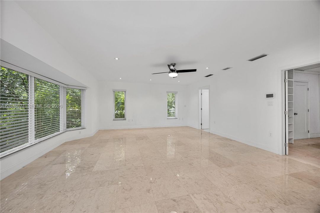 For Rent: $23,500 (5 beds, 5 baths, 4336 Square Feet)