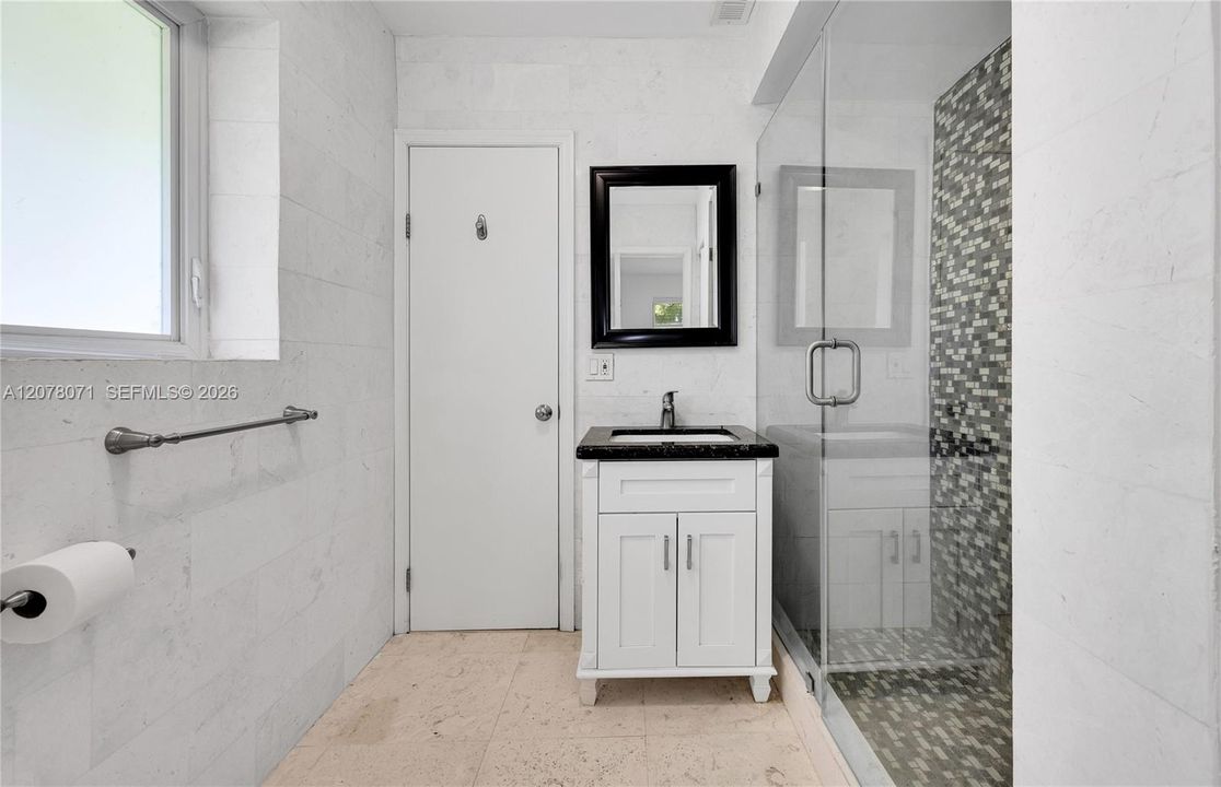 For Rent: $23,500 (5 beds, 5 baths, 4336 Square Feet)