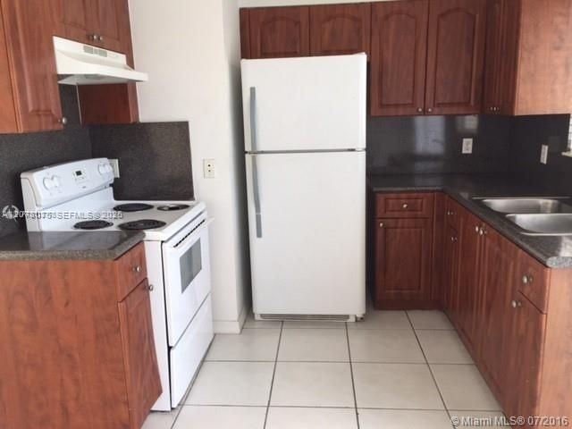 For Rent: $1,750 (1 beds, 1 baths, 570 Square Feet)