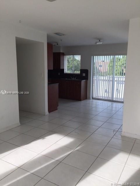 For Rent: $1,750 (1 beds, 1 baths, 570 Square Feet)