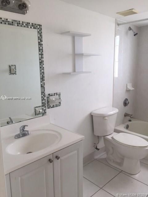 For Rent: $1,750 (1 beds, 1 baths, 570 Square Feet)