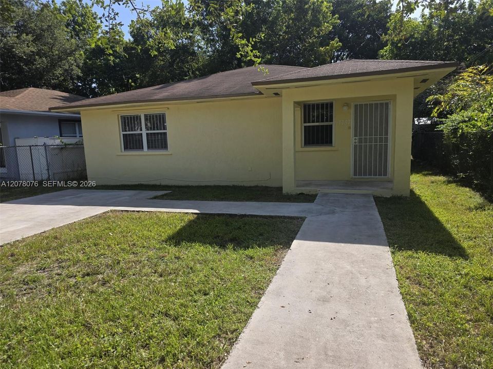 For Rent: $3,000 (3 beds, 2 baths, 1400 Square Feet)