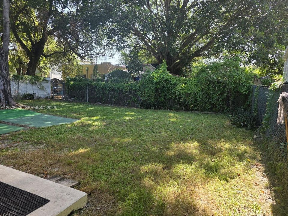 For Rent: $3,000 (3 beds, 2 baths, 1400 Square Feet)